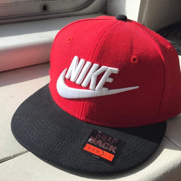 nike swoosh snapback